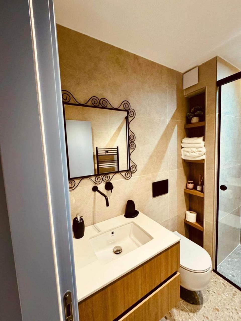 Lili'S Tirana Center Apartments Ngoại thất bức ảnh